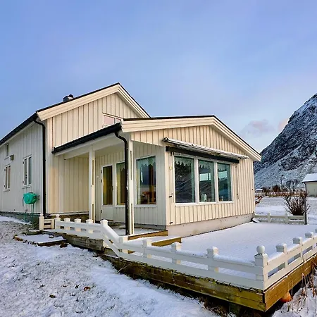 Cozy At The Atlantic Coast Holiday home Leknes